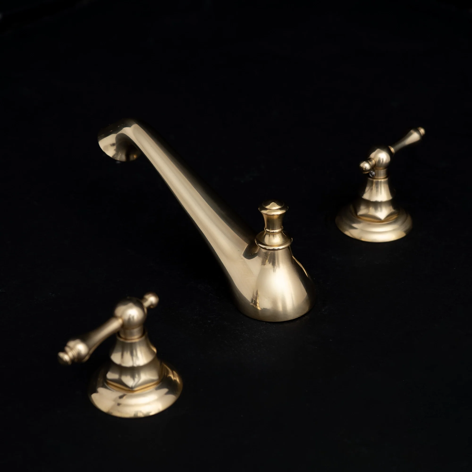 10_f8c1d6b0-8310-4b07-aa7f-b9a32c66af04 Short Spout Deck Mount Faucet - Image 1