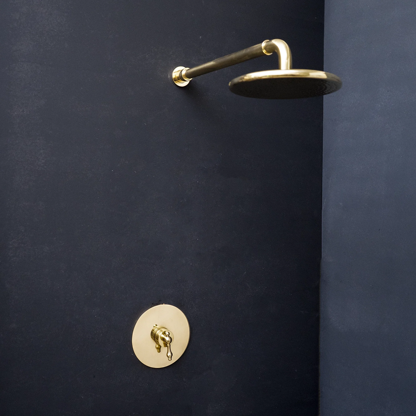 21 Luxura Thermostatic Shower - Image 1