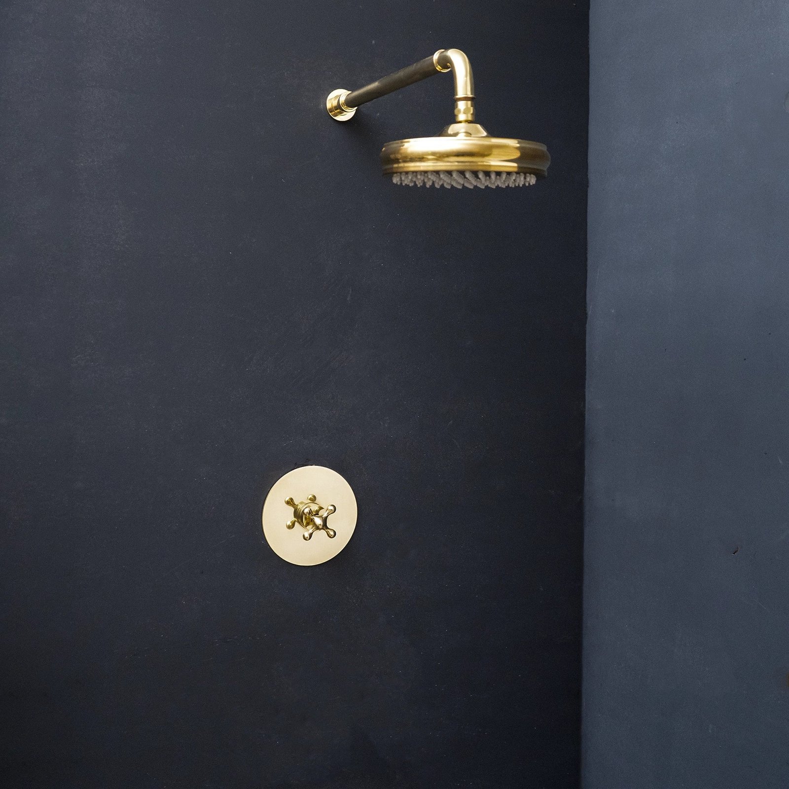 96 Luxura Thermostatic Shower - Image 1